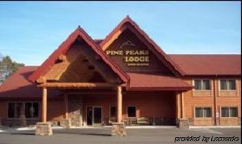 Cross Lake Pine Peaks Lodge And Suites מראה חיצוני תמונה